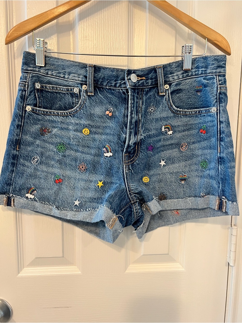 NWT American Eagle Boyfriend Embroidered High-Rise Women's Denim Shorts, Size 8 - Picture 2 of 14